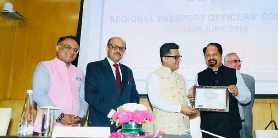 देहरादून- विजय शंकर पांडेय बने सर्वश्रेष्ठ पासपोर्ट अधिकारी,क्षेत्रीय कार्यालय को मिला पहला राष्ट्रीय सम्मान