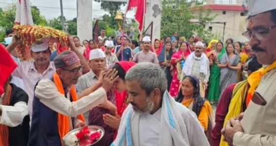 नैनीताल:- पूजन के बाद कदली को लाया गया नैनीताल,मां नंदा-सुनंदा की मूर्ति को कलाकार देंगे आकार