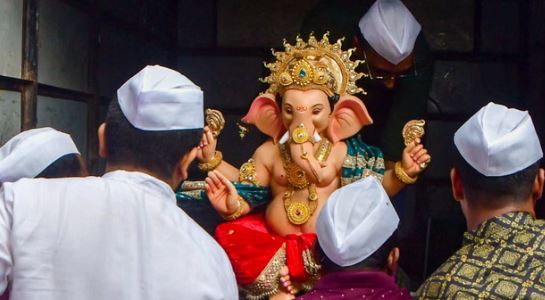 जयकारों के साथ महाराष्ट्र में 10 दिवसीय गणेशोत्सव का आगाज