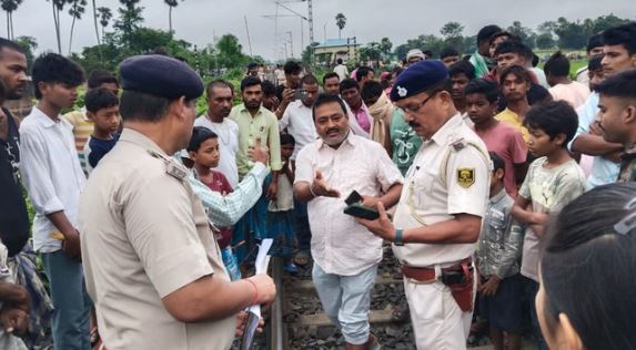 Train Accident: वंदे भारत एक्सप्रेस की चपेट में आने से 4 लोगों की मौत, एक गंभीर, जानिए पूरा मामला