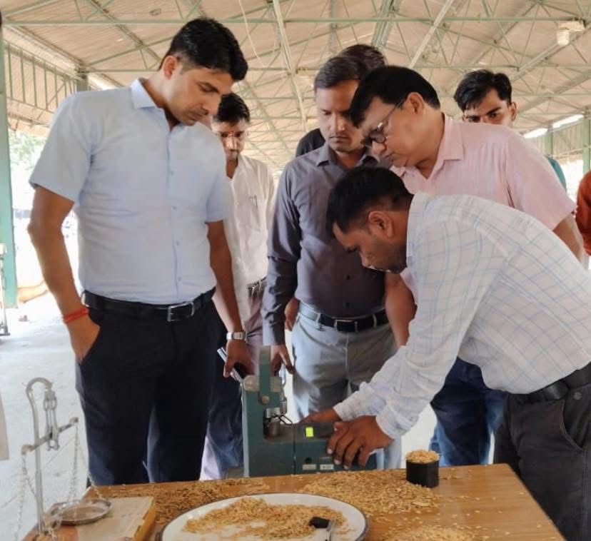 Shahjahanpur: ADM Inspects Tilhar and Rauza Mandi