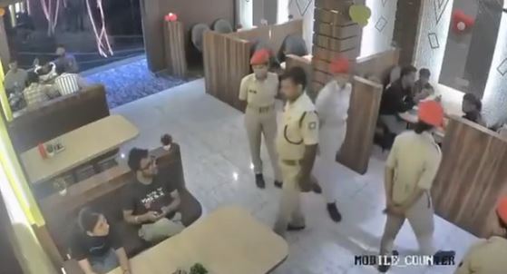 बिहार: कटिहार के रेस्टोरेंट में बैठे भाई-बहन पर दिखाई धौंस, थाना प्रभारी निलंबित