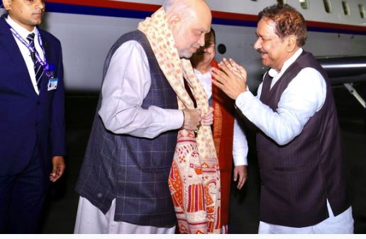 Bihar: नई सरकार बनाने के लिए नीतीश ने दावा पेश किया, कल 10वीं बार शपथ लेंगे, शाह पटना पहुंचे