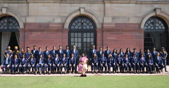 Team India: राष्ट्रपति मुर्मू से मिली भारतीय टीम, बुधवार को PM मोदी से की थी मुलाकात