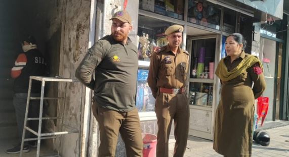 जम्मू- पुलिस और SAI का अंग्रेजी अखबार के दफ्तर में छापा, एके-47 और पिस्टल की कुछ गोली और मिला ये सामान…