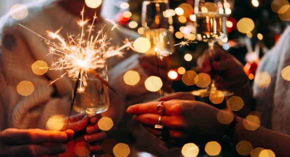 शराब की दुका- नए साल के पहले इन 4 दिनों में बदली रहेगी शराब की दुकानें बंद होने की टाइमिंग, देर रात तक होगी बिक्री