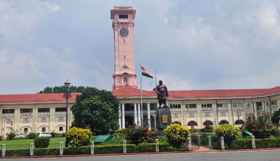 Bihar: बिहार में सचिव और प्रधान सचिव सहित बदले गए कई DM, चर्चित आईएएस अधिकारी अभिलाषा शर्मा का भी तबादला