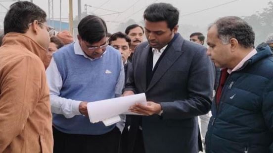 रेल से चारधाम के सफर के लिए करना होगा 2028 तक इंतजार, 2 साल बढ़ी समय सीमा, रेलवे जीएम ने किया निरीक्षण