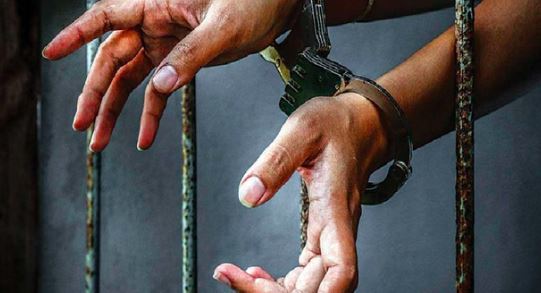 Delhi: पहले जमकर पिलाई शराब फिर दोस्त ने छत से दिया धक्का, युवक की हुई मौत, इस वजह से हुआ था विवाद