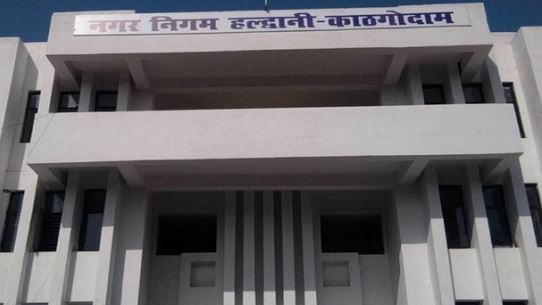 हल्द्वानी: खुद खाएं मलाई…किराये पर कर्मी रख करा रहे सफाई, मेयर ने दिए जांच के निर्देश