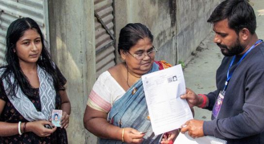 पश्चिम बंगाल- 13 लाख से अधिक मतदाताओं के माता-पिता के नाम एक, कहीं पिता की उम्र 15 वर्ष तो कई युवा दादा बन गए