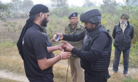 दो आतंकी गिरफ्तार: चाइनीज ग्रेनेड बरामद, हमले की फिराक में थे, गुरदासपुर थाने में किया था ब्लास्ट