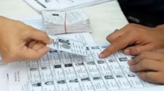 SIR: उत्तराखंड के मैदानी जिलों में 2003 के मतदाता तलाशने में BLO के छूट रहे पसीने, मैपिंग बनी मुसीबत