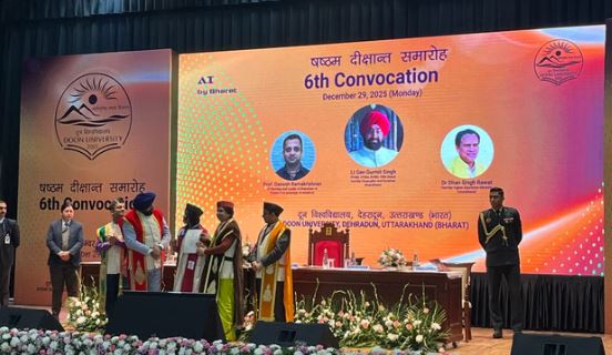 देहरादून: दून विश्वविद्यालय- छठे दीक्षांत समारोह में पहुंचे राज्यपाल, 738 छात्र-छात्राओं को उपाधियों से नवाजा