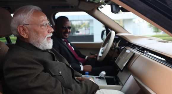 PM मोदी पहुंचे इथियोपिया- एयरपोर्ट पर PM अली ने किया स्वागत, फिर खुद कार से लेकर गए होटल