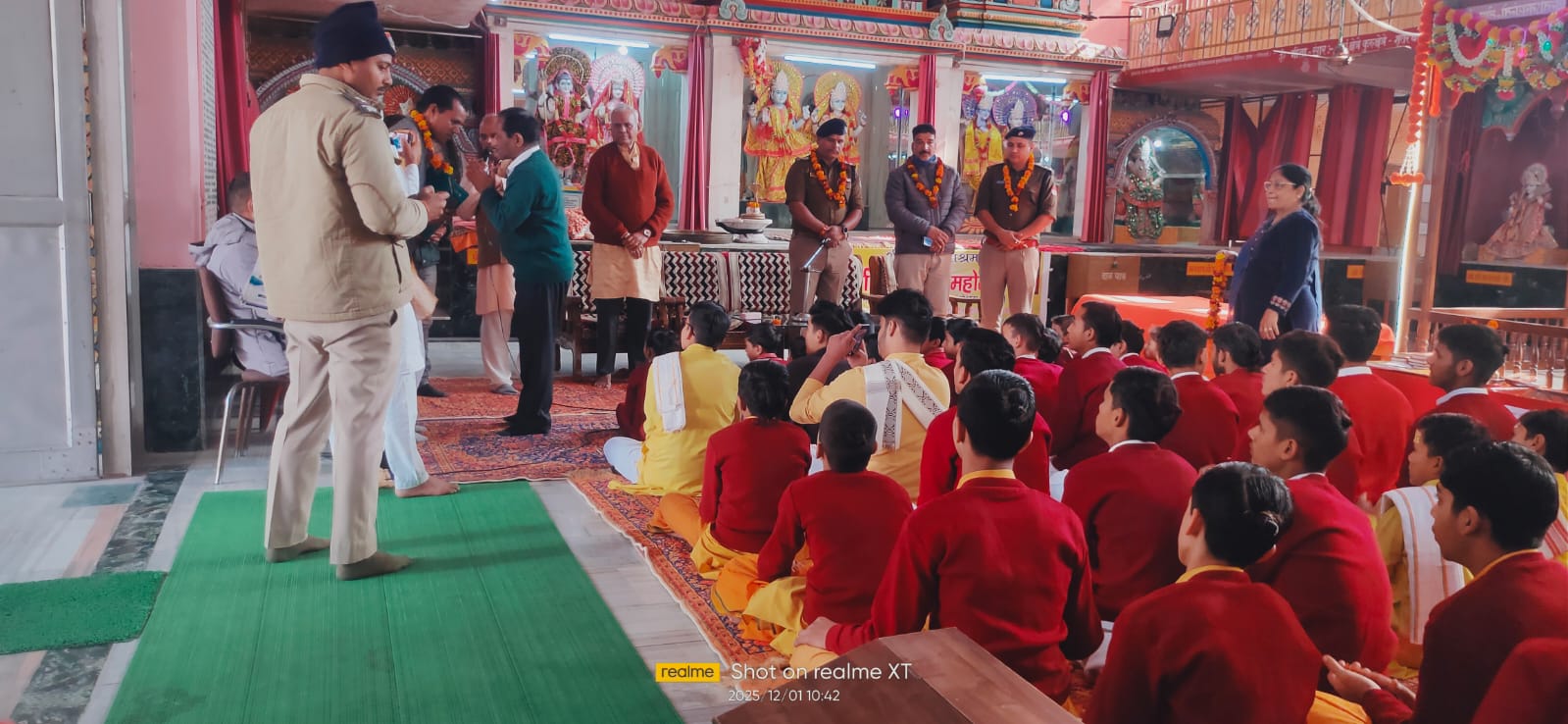 थलीसैण: पौड़ी पुलिस ने वेदपाठी नौनिहालों के साथ आयोजित की कानूनी पाठशाला