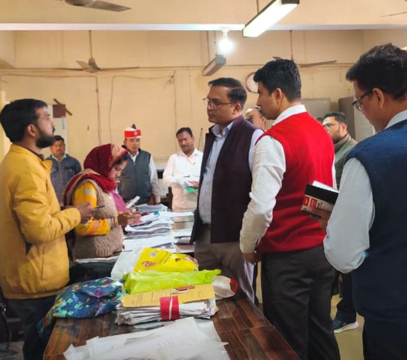 DM Inspects SIR Work at Vikas Bhawan and Sadar Tehsil