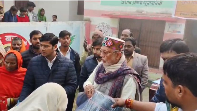 Shahjahanpur- Minister of Finance And Parliamentary Affairs Suresh Khanna inspected ‘rain basera’ in shahjahanpur