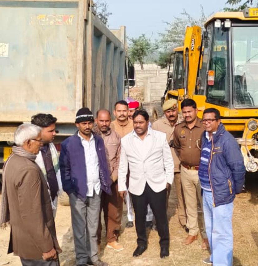ADM started drive against illegal mining, Two JCB and Dumpers Seized At Shahjahanpur