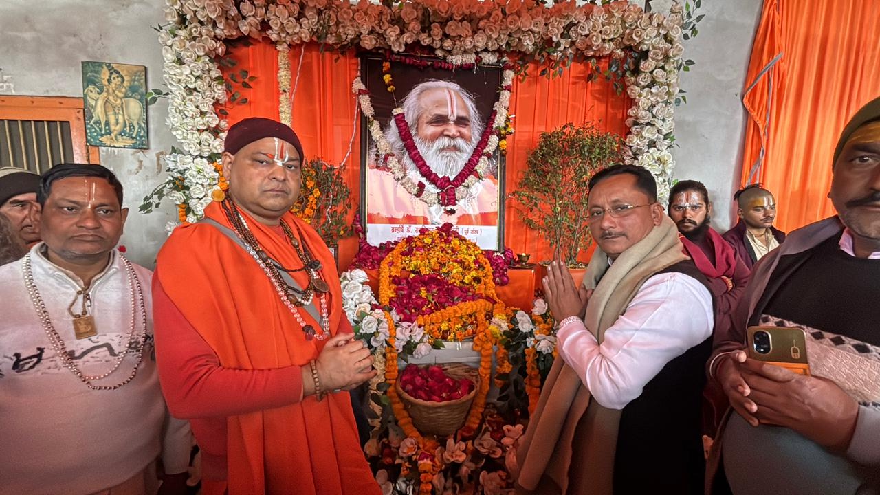अयोध्या- डॉ. रामविलास दास वेदांती महाराज की तेरहवीं पर संतों ने दी भावभीनी श्रद्धांजलि ।