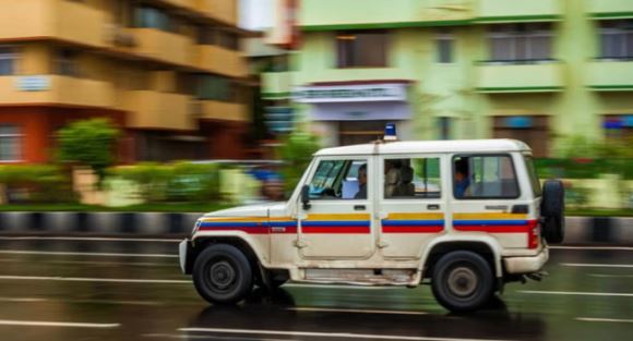 शादी के कुछ दिनों बाद घरों में पसरा मातम, पहले पत्नी ने की आत्महत्या, पति ने भी लगाई फांंसी