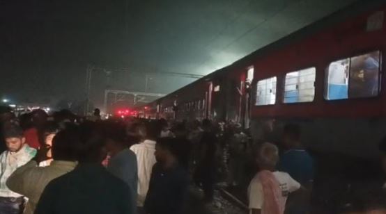 टाटानगर-एर्नाकुलम एक्सप्रेस के 2 कोच में लगी आग, 1 की मौत, फोरेंसिक टीमें जांच में जुटीं