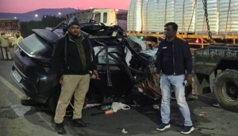 रालामंडल में भीषण हादसा, ट्रक से टकराई कार, पूर्व मंत्री बाला बच्चन की बेटी सहित 3 की मौत