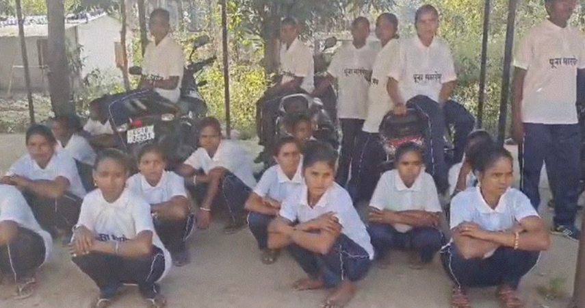 छत्तीसगढ़- 63 नक्सलियों ने किया सरेंडर, एक करोड़ से ज्यादा का था इनाम, 18 महिलाएं भी शामिल