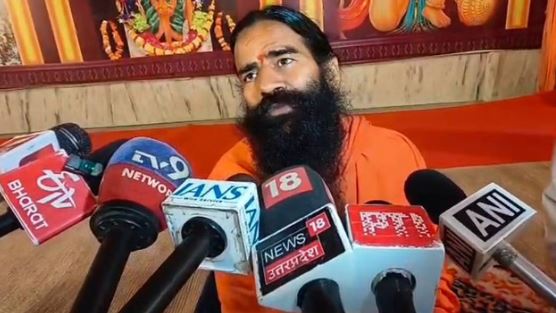 अयोध्या: संगम स्नान के बाद रामनगरी पहुंचे रामदेव, अविमुक्तेश्वरानंद को नसीहत… सनातन पर दिया ये संदेश