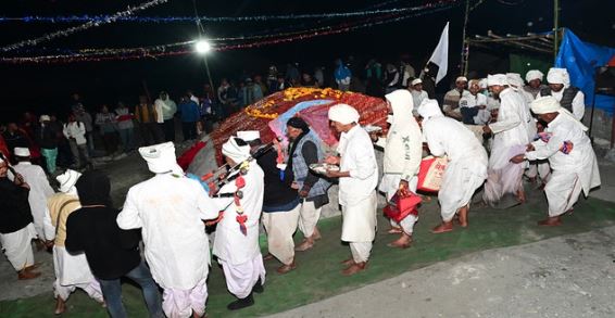 हल्द्वानी/रानीबाग-  गार्गी नदी के तट पर कत्यूरियों की आस्था में जियारानी की गूंज, कुलदेवी की वीरगाथा के गान के साथ लगी जागर