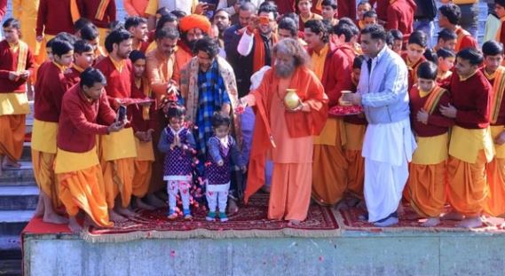 ऋषिकेश: परमार्थ निकेतन पहुंचे धीरेंद्र शास्त्री, सामूहिक कन्या विवाह महोत्सव का दिया निमंत्रण