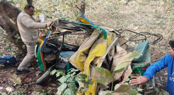 भीषण सड़क हादसा-: कंटेनर ने 2 ऑटो को मारी टक्कर, पांच लोगों की मौत, घायलों को भेजा गया इमरजेंसी