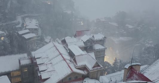 Snowfall: शिमला और अन्य ऊंचाई वाले इलाकों में सीजन की पहली बर्फबारी, किसानों को राहत