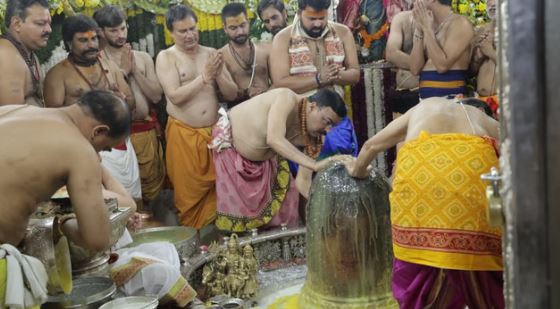 महाशिवरात्रि पर बाबा महाकाल के दर्शन के लिए उमड़े श्रद्धालु..