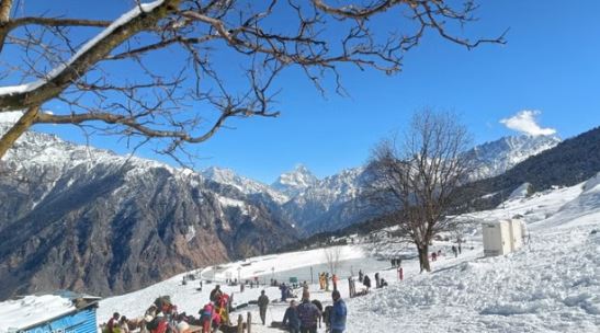 उत्तराखंड का मौसम : बारिश से लौटी ठंड, 5 जिलों के ऊंचाई वाले क्षेत्रों में आज बर्फबारी के आसार