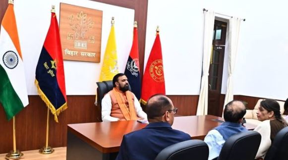 Bihar- नए कार्यालय में पहुंचते ही सम्राट ने अपराधियों को दी सीधी चेतावनी, कहा- सुधर जाएं या राज्य छोड़ दें