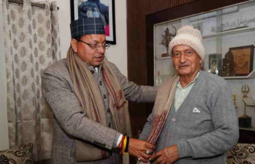 पूर्व CM कोश्यारी को उनके आवास पर बधाई देने पहुंचे CM धामी, पद्म भूषण सम्मान के लिए जताई खुशी