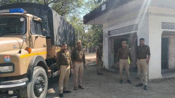 मंदिर गई युवती को बंधक बनाकर दुष्कर्म, ग्रामीणों ने आरोपी की बाइक फूंकी,  पुलिस तलाश में जुटी