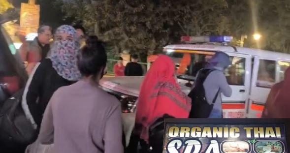 देह व्यापार का भंडाफोड़: पुलिस ने तीन मसाज पार्लरों में मारा छापा, 17 युवतियों समेत 24 लोग पकड़े गए