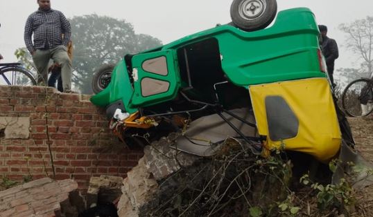 लखीमपुर खीरी में बड़ा हादसा-: टेंपो पलटने से 3 बच्चों समेत चार की मौत, पांच लोग गंभीर रूप से घायल