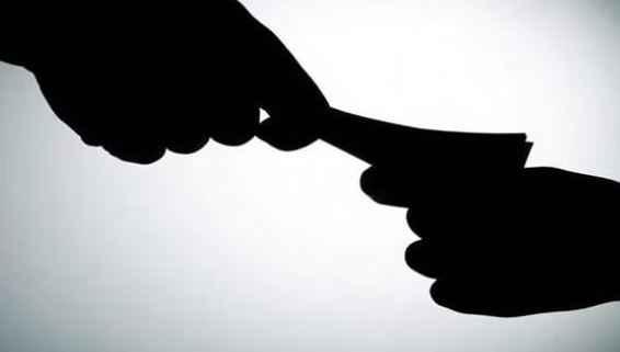 हरिद्वार- GST का डेटा एंट्री ऑफिसर 20 हजार रुपये की रिश्वत के साथ गिरफ्तार, विजिलेंस टीम ने रंगे हाथ पकड़ा