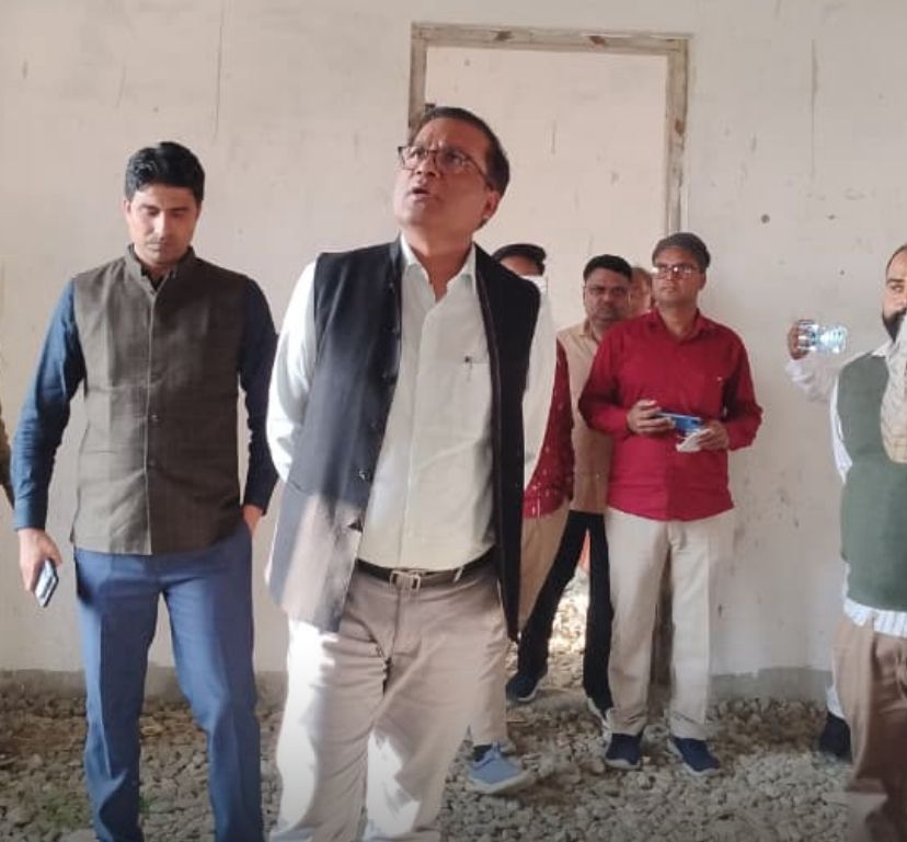 Shahjahanpur: DM conducts surprise inspection of Katra Nagar Panchayat at Shahjahanpur