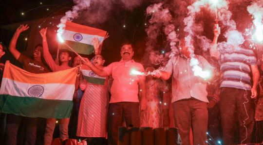 IND vs PAK: पाकिस्तान पर भारत की बड़ी जीत, देशभर में जश्न का माहौल, हर शख्स की जुबां पर ‘भारत की माता की जय’