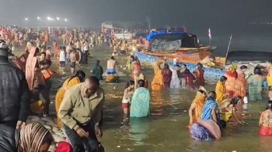 2026 माघी पूर्णिमा- त्रिवेणी पर श्रद्धालु लगा रहे हैं संगम में पवित्र डुबकी, 8 बजे तक करीब 90 लाख ने किया स्नान