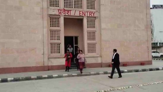 देहरादून- फिर मिली दून जिला न्यायालय को बम से उड़ाने की धमकी, कोर्ट परिसर खाली कराया, बम निरोधक दस्ता टीम पहुंची