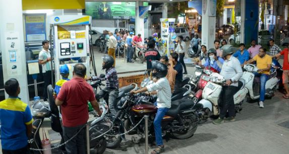 होर्मुज में तनाव के बीच बोली सरकार- पेट्रोल-डीजल और LPG की कोई कमी नहीं, देश में 60 दिन का तेल भंडार मौजूद