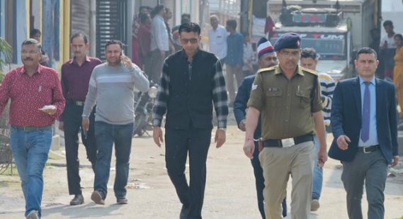 देहरादून- जिलाधिकारी सविन बंसल ने रुड़की के सेंट्रल गोदाम पर मारा छापा, आंगनबाड़ी राशन की गुणवत्ता पर उठे सवाल