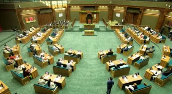 उत्तराखंड बजट सत्र- दूसरे दिन चार अध्यादेश व 11 विधेयक पेश, विपक्ष का हंगामा, 5 बार स्थगित हुई कार्यवाही