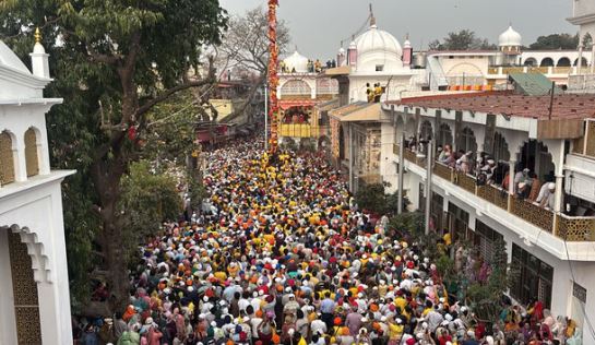 देहरादून: दरबार साहिब में जयकारों के साथ हुआ श्री झंडे जी का आरोहण, भक्तों का उमड़ा सैलाब