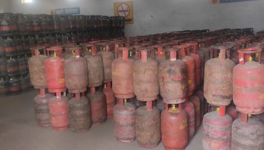 उत्तराखंड: 58 जगह मारे छापे, अवैध भंडारण पर 74 सिलिंडर जब्त,  विभाग ने अनियमितताओं पर वसूला अर्थदंड